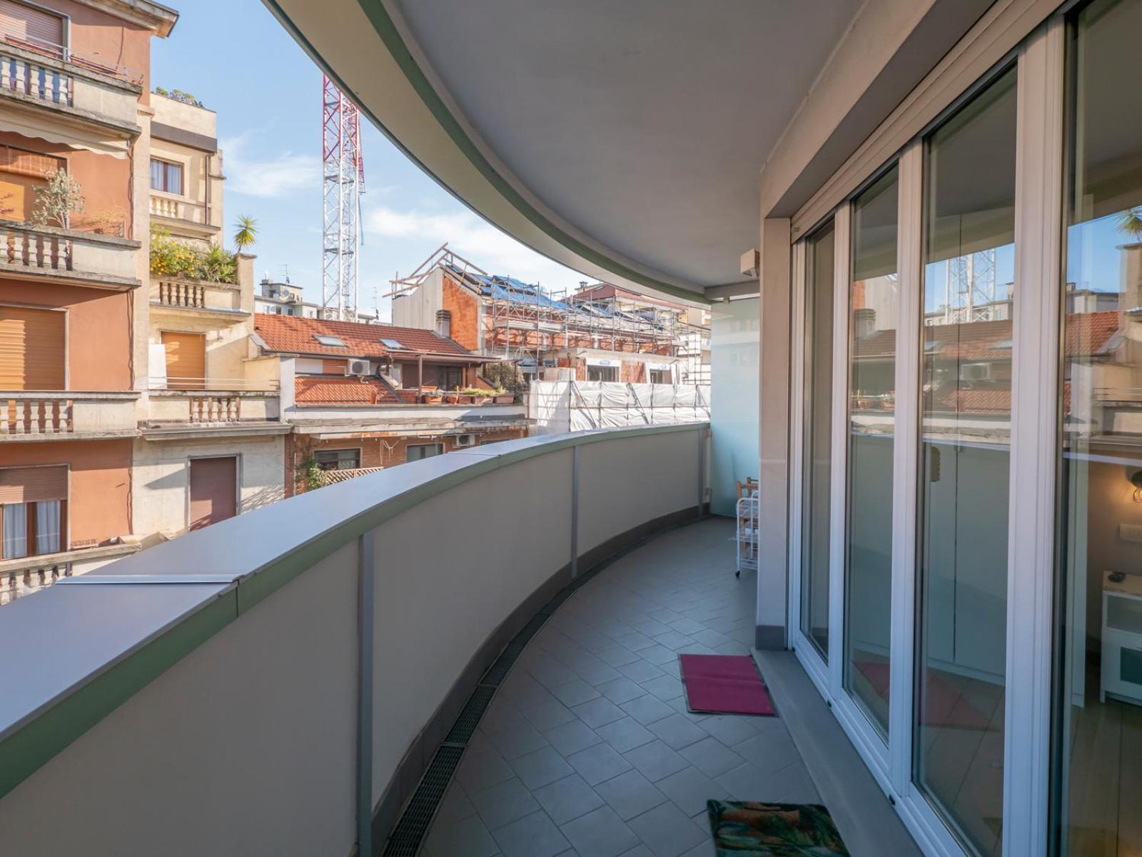 Apartment Elegante E Luminoso Con Box Auto A Pochi Passi Da Metropolitana M4