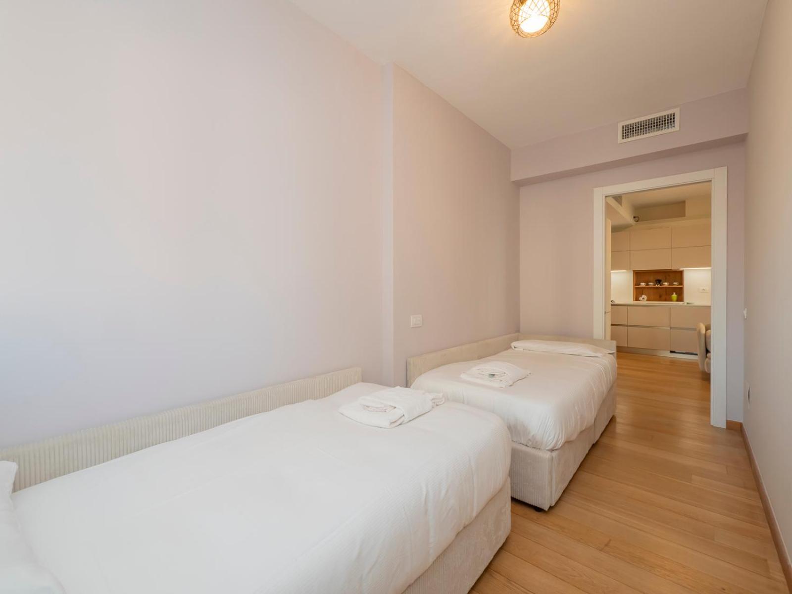 Elegante E Luminoso Con Box Auto A Pochi Passi Da Metropolitana M4 Apartment